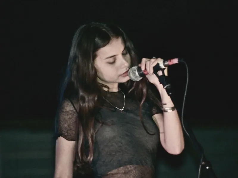 “Fade Into You” Lyrics Meaning (Mazzy Star)