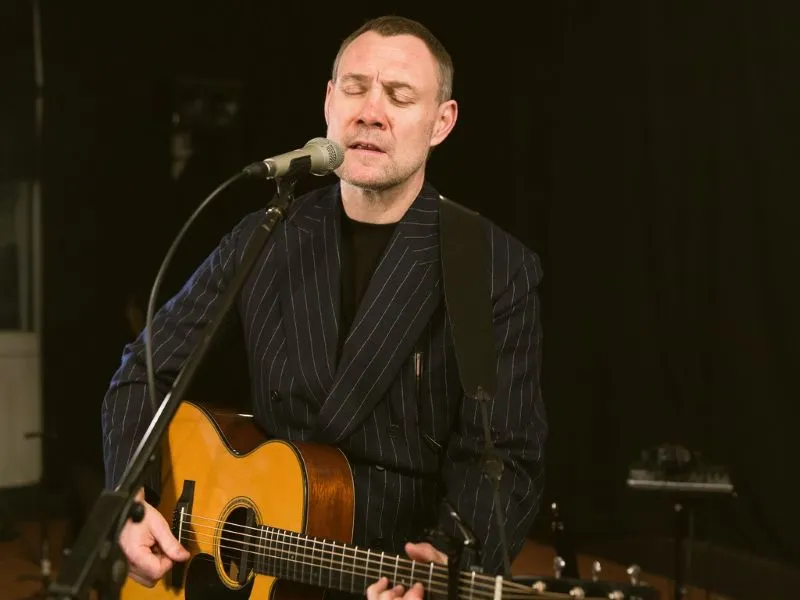 “Fighting Talk” Lyrics Meaning (David Gray)