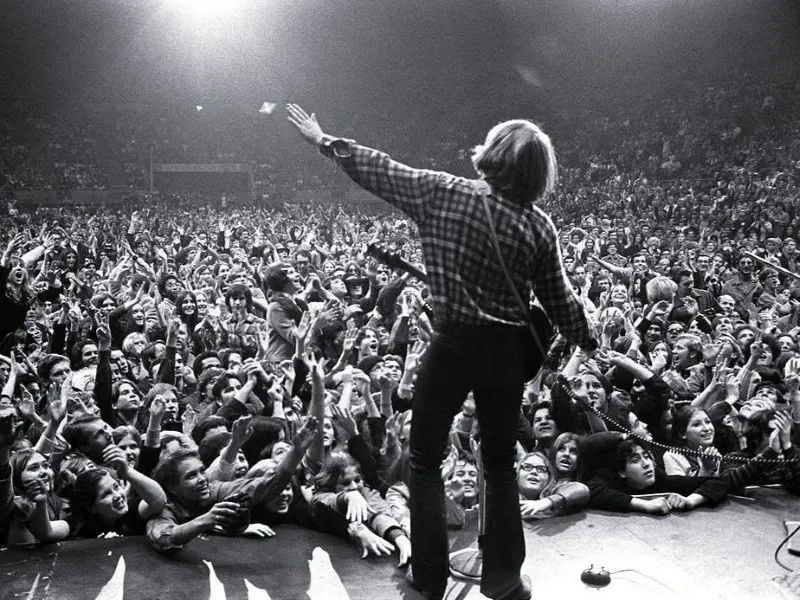 “Proud Mary” Lyrics Meaning (Creedence Clearwater Revival)