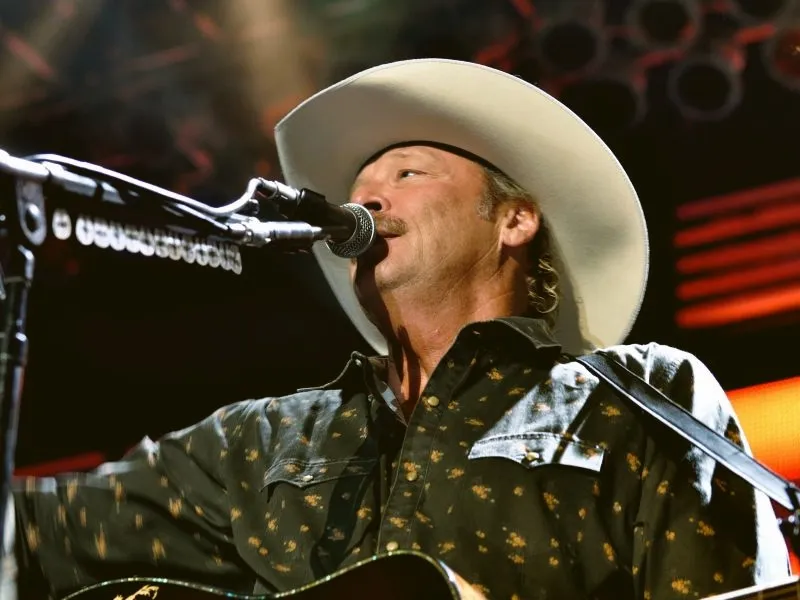 “Chattahoochee” Lyrics Meaning (Alan Jackson)