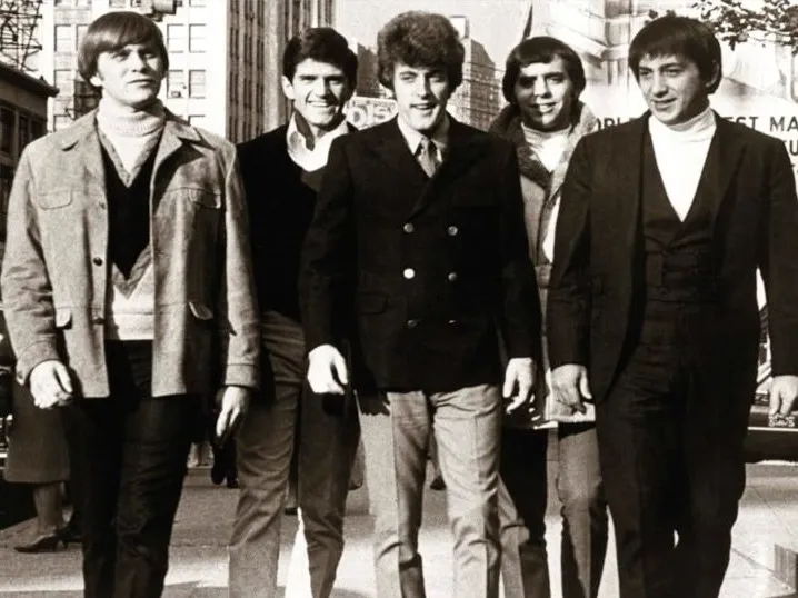 “Crimson and Clover” Lyrics Meaning (Tommy James and the Shondells)