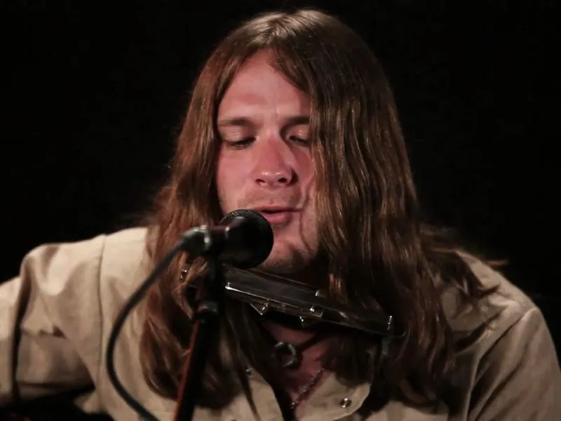“Broken Window Serenade” Lyrics Meaning (Whiskey Myers)