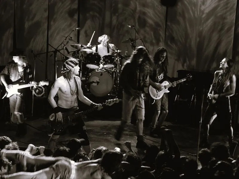 Even Flow Lyrics Meaning (Pearl Jam Song Explained)