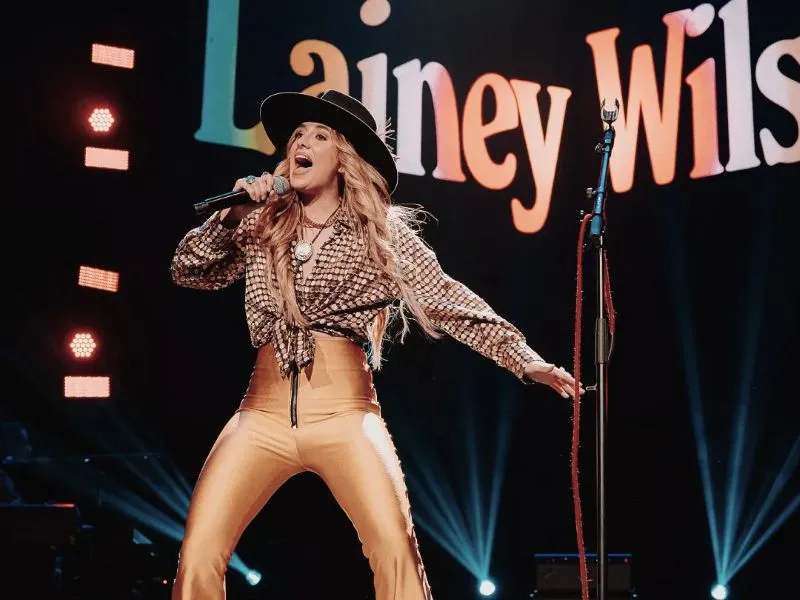 “Heart Like a Truck” Lyrics Meaning (Lainey Wilson)