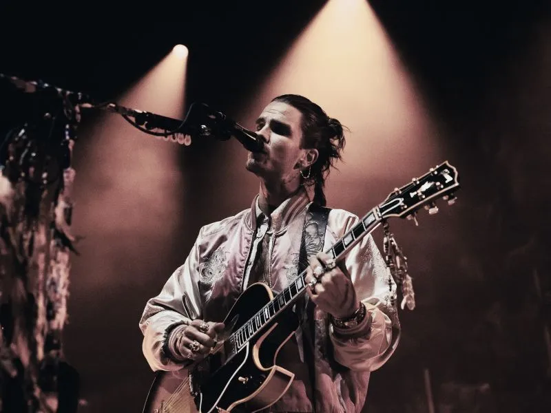 “Way Down We Go” Lyrics Meaning (Kaleo)
