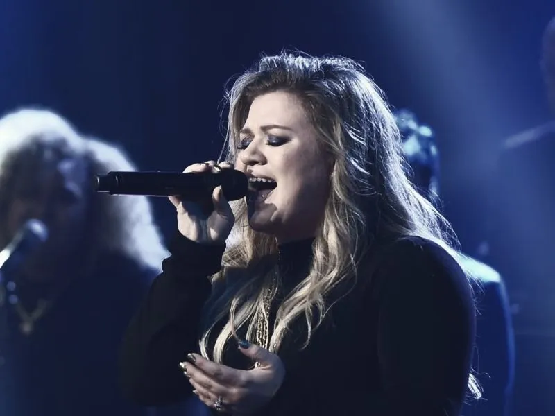 “Piece by Piece” Lyrics Meaning (Kelly Clarkson)