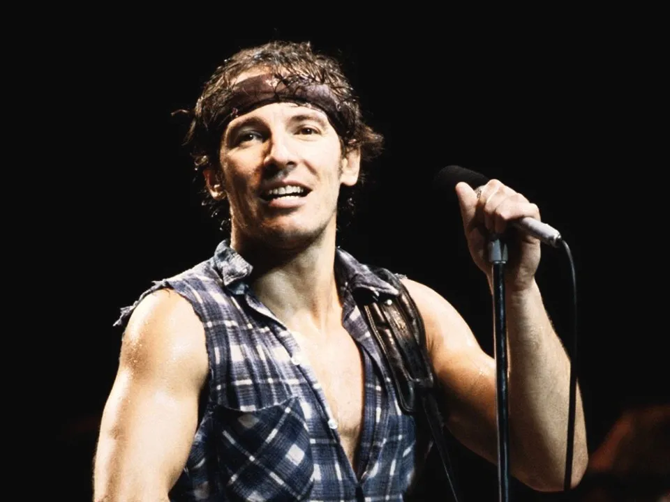 Born to Run Lyrics Meaning (Bruce Springsteen Song Explained)